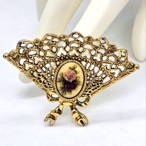 Vintage 1928 Floral Cameo Asain Fan Brooch in Gold-tone